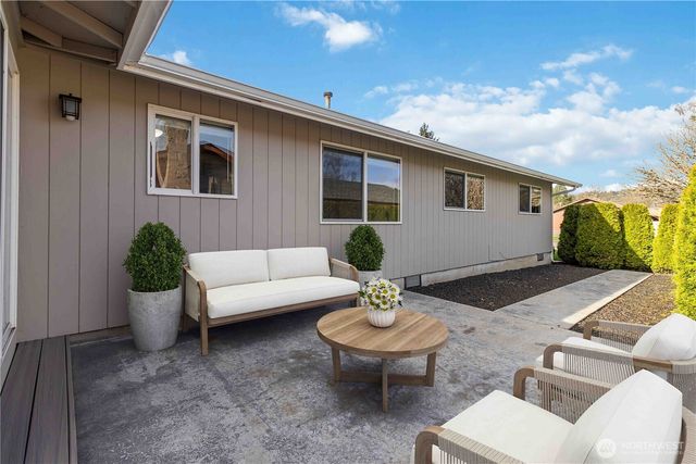 1 Independence Court, Longview, WA 98632