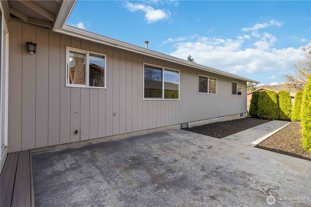 1 Independence Court, Longview, WA 98632