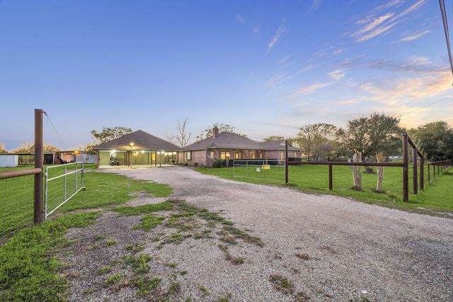 6434 County Road 164, Alvin, TX 77511