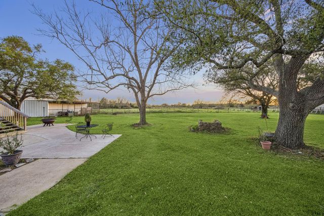6434 County Road 164, Alvin, TX 77511