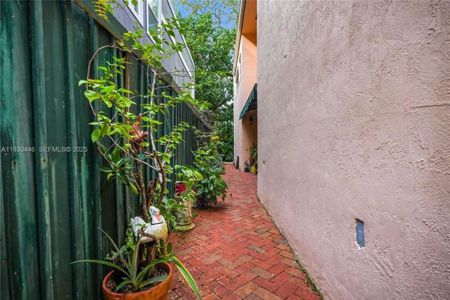 2790 SW 22nd Ave, Miami, FL 33133