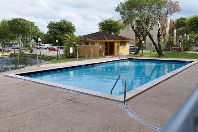 4717 NW 7th St 402-10, Miami, FL 33126