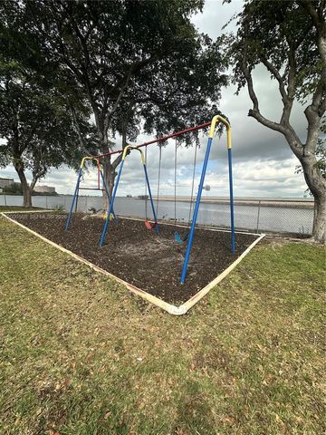 4717 NW 7th St 402-10, Miami, FL 33126