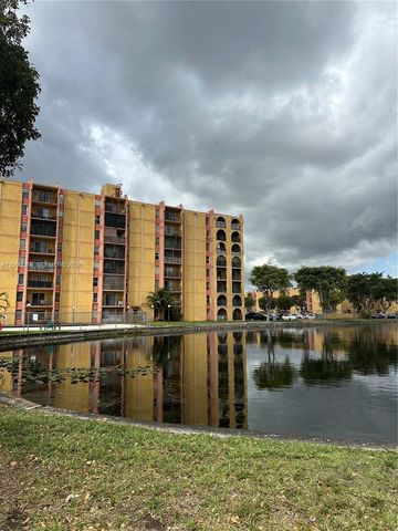 4717 NW 7th St 402-10, Miami, FL 33126