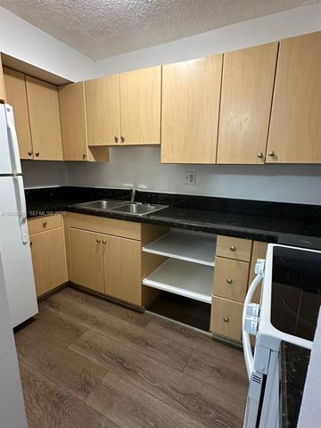 4717 NW 7th St 402-10, Miami, FL 33126