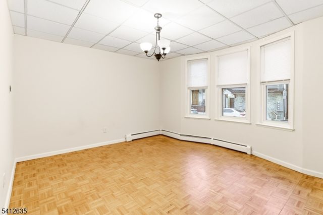 72 Lang St, Newark City, NJ 07105