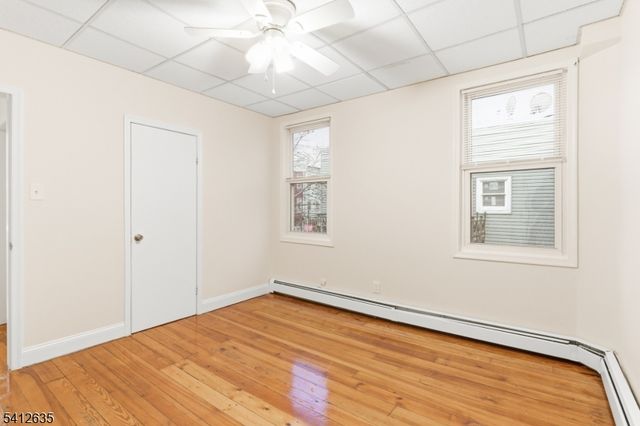 72 Lang St, Newark City, NJ 07105