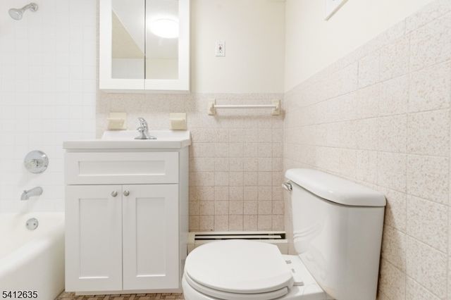 72 Lang St, Newark City, NJ 07105