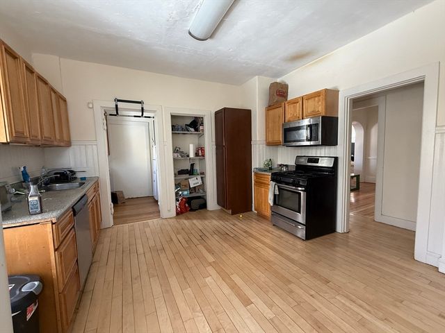 12 Braemore Rd HS, Boston, MA 02135