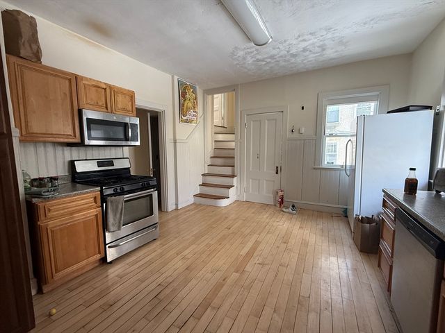 12 Braemore Rd HS, Boston, MA 02135