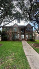 3811 Houston Lake Drive, Pearland, TX 77581