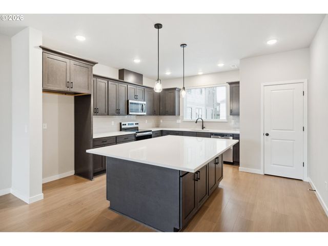 3389 Se EVERWOOD Ln, Hillsboro, OR 97123