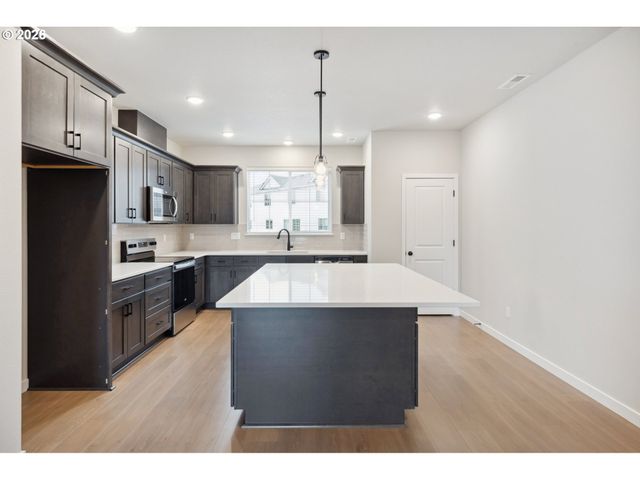 3389 Se EVERWOOD Ln, Hillsboro, OR 97123