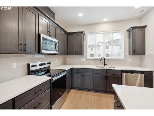 3389 Se EVERWOOD Ln, Hillsboro, OR 97123