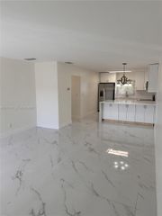 6591 SW 46th St 3, Davie, FL 33314