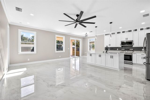 288 ROOSEVELT AVENUE, Masaryktown, FL 34604