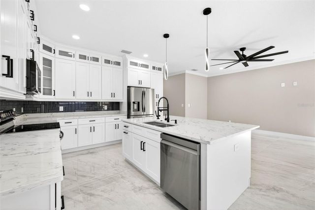 288 ROOSEVELT AVENUE, Masaryktown, FL 34604