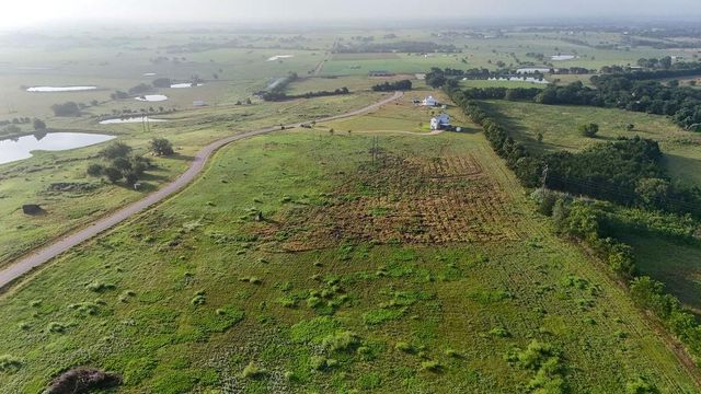 227 Vineyard View Trail, Carmine, TX 78932