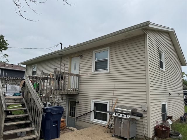 1213 Bowler Street, Hiawatha, IA 52233