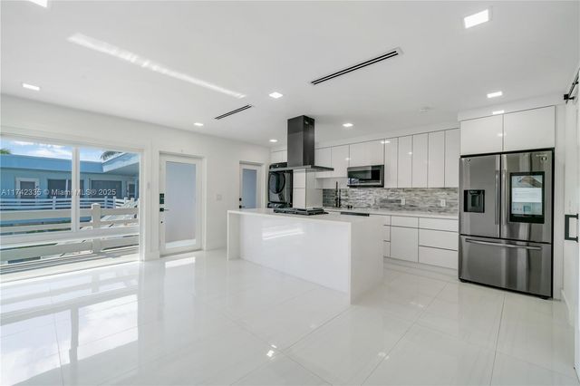2700 NE 135th St 32, North Miami, FL 33181