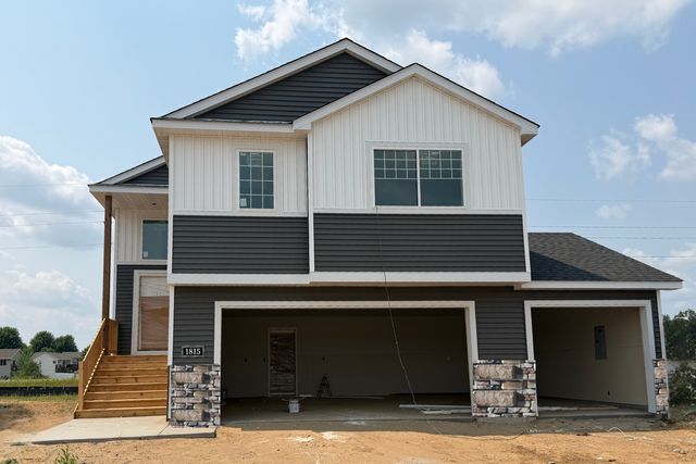 1815 Pierce Street S, Cambridge, MN 55008