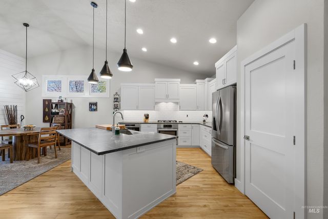 843 E Bonita Canyon, Meridian, ID 83646