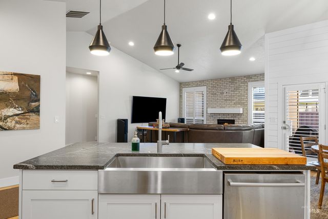 843 E Bonita Canyon, Meridian, ID 83646