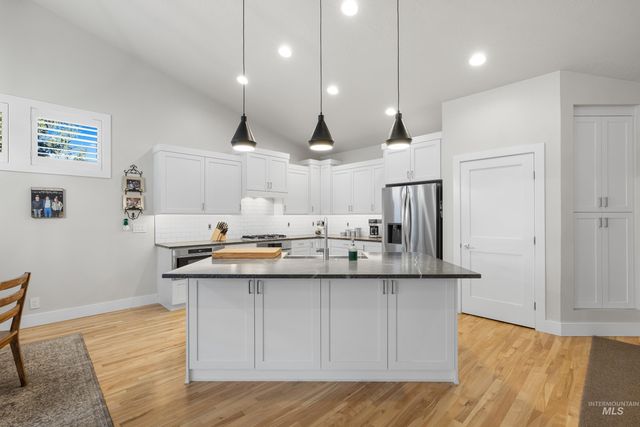 843 E Bonita Canyon, Meridian, ID 83646