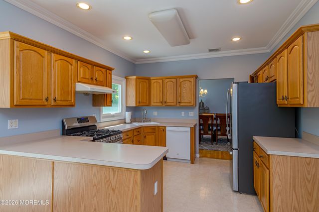 3 Emmons Drive, Millstone, NJ 08510