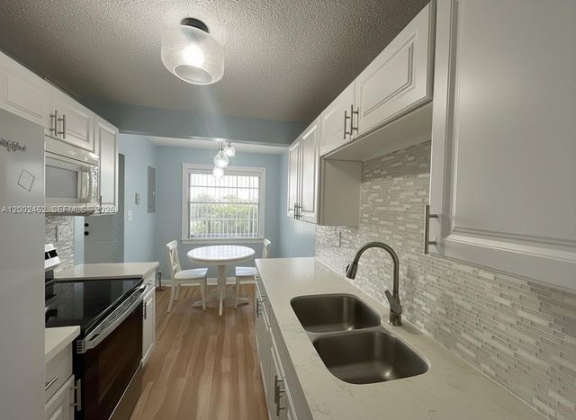 3121 NW 47th Ter 416, Lauderdale Lakes, FL 33319