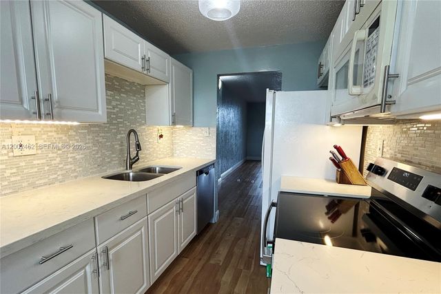 3121 NW 47th Ter 416, Lauderdale Lakes, FL 33319