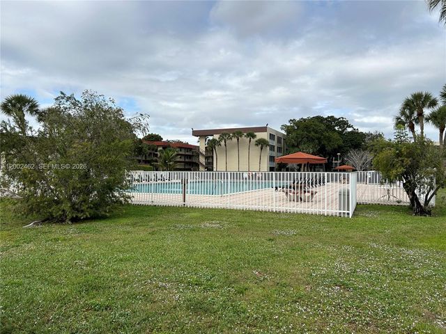 3121 NW 47th Ter 416, Lauderdale Lakes, FL 33319