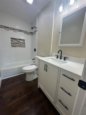 608 County Road 157, Alvin, TX 77511