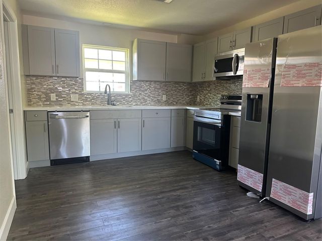 608 County Road 157, Alvin, TX 77511