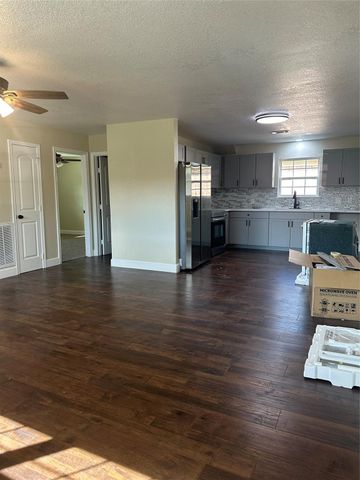 608 County Road 157, Alvin, TX 77511