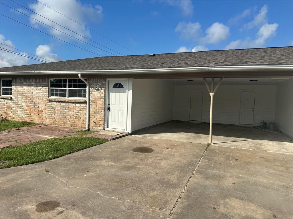 608 County Road 157, Alvin, TX 77511