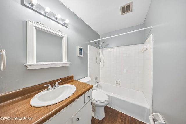 308 Chanel Ct APT 6, Louisville, KY 40218