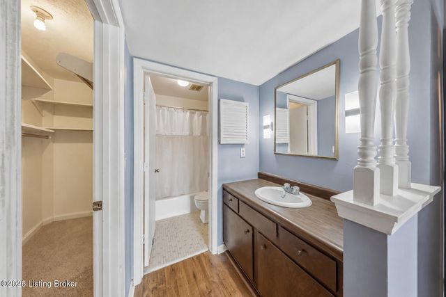 308 Chanel Ct APT 6, Louisville, KY 40218
