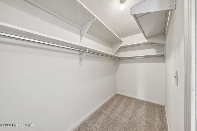 308 Chanel Ct APT 6, Louisville, KY 40218
