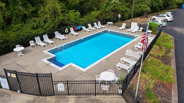 308 Chanel Ct APT 6, Louisville, KY 40218