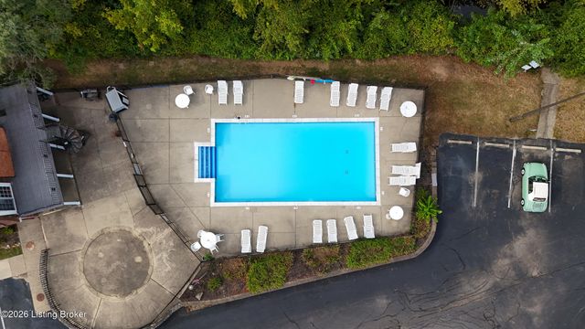 308 Chanel Ct APT 6, Louisville, KY 40218