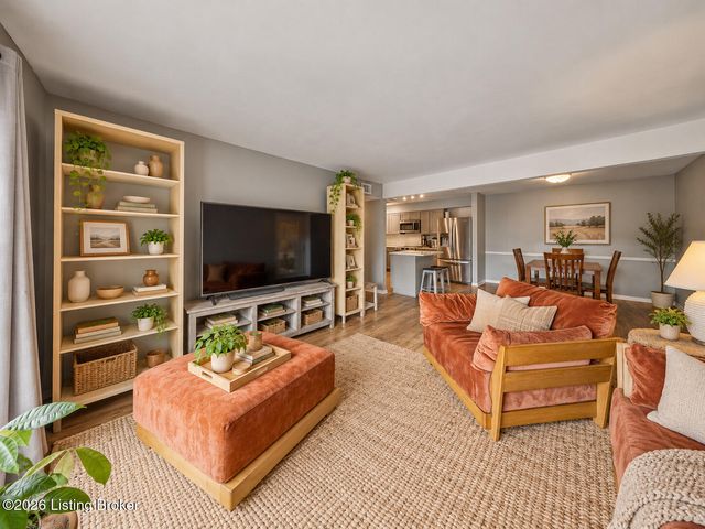 308 Chanel Ct APT 6, Louisville, KY 40218