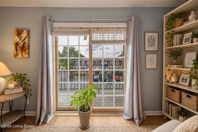 308 Chanel Ct APT 6, Louisville, KY 40218