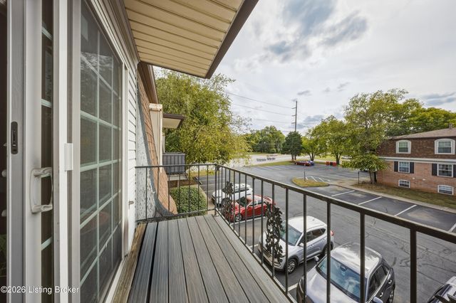 308 Chanel Ct APT 6, Louisville, KY 40218