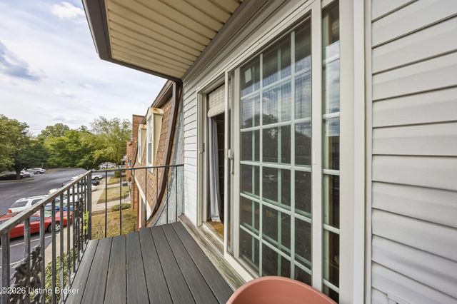 308 Chanel Ct APT 6, Louisville, KY 40218