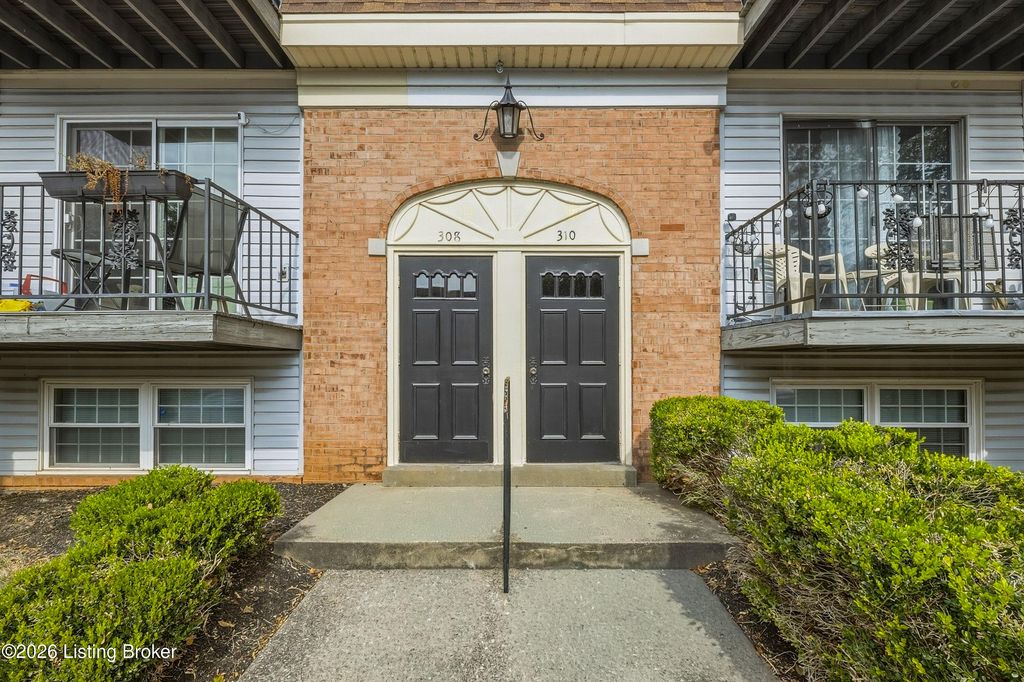 308 Chanel Ct APT 6, Louisville, KY 40218