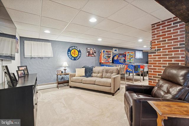 1744 OLD SWEDE RD, Douglassville, PA 19518