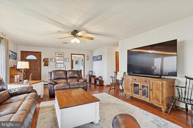 1744 OLD SWEDE RD, Douglassville, PA 19518