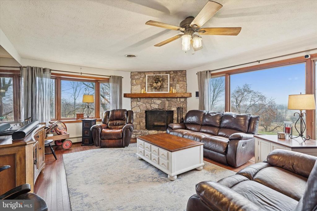 Image 2 of property listing at 1744 OLD SWEDE RD, Douglassville, PA 19518