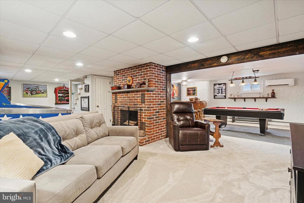 Image 23 of property listing at 1744 OLD SWEDE RD, Douglassville, PA 19518